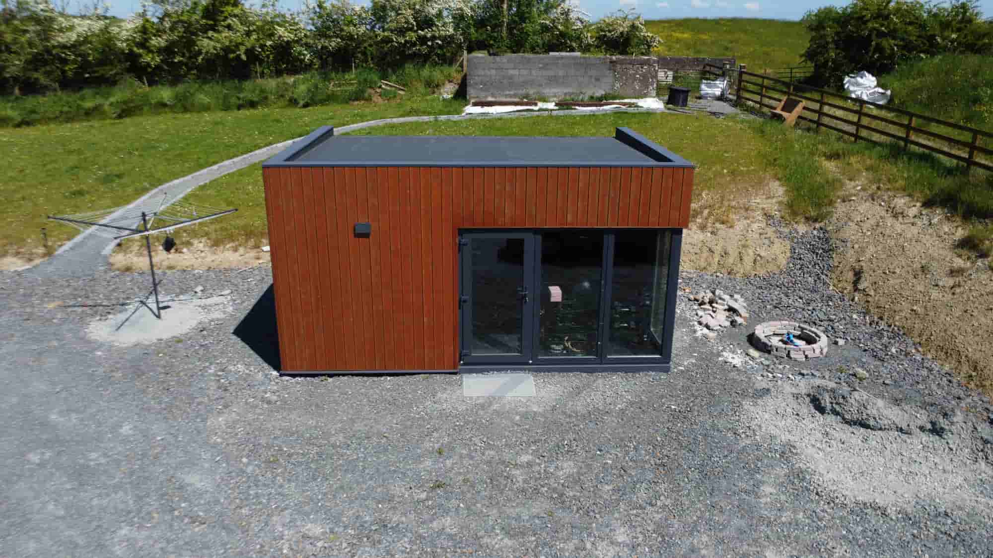 Modern SIP-built garden gym with insulated concrete foundation